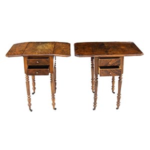 Two French walnut bedside tables - ... 