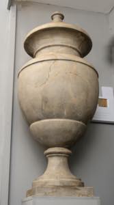 Coppia di vasi in marmo - Italia, ... 