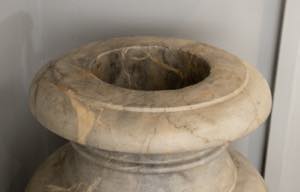 Coppia di vasi in marmo - Italia, ... 