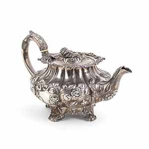 English Georgian sterling silver tea pot - ... 