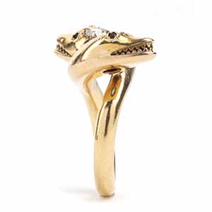 Gold ring with snakes motif and ... 