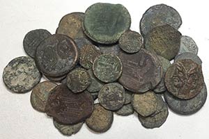 Lot of 35 Roman Republican Æ coins, to be ... 