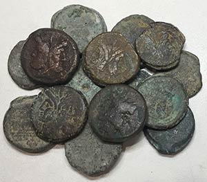 Lot of 15 Roman Republican Æ coins, to be ... 