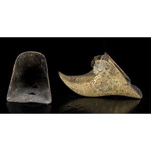 A PAIR OF METAL STIRRUPS Colonial ... 