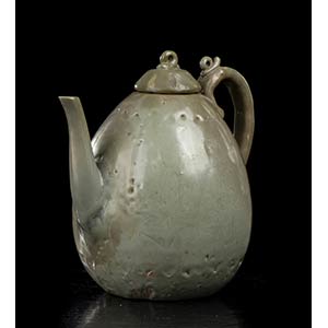 AN INCISED AND CÉLADON GLAZED CERAMIC EWER ... 