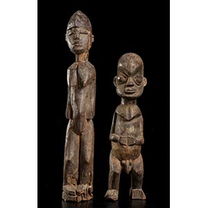 A PAIR OF WOOD FIGURES Africa52 x 8 x 12 cm ... 