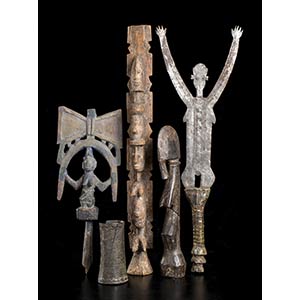 FOUR WOOD AND METAL ITEMS Africa62 x 6 cm ... 