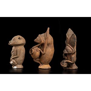 THREE POTTERY FIGURES Africa22,5 x ... 