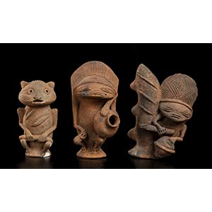 THREE POTTERY FIGURES Africa22,5 x ... 