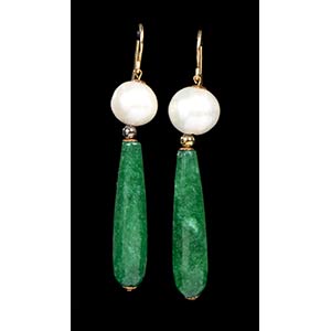 A PAIR OF JADE, PEARLS AND GOLD EARRINGS  ... 