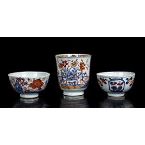 THREE IMARI PORCELAIN CUPS China, Qing ... 