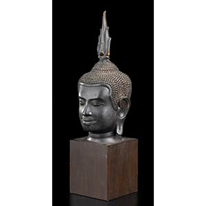 A BRONZE HEAD OF DEITY Khmer ... 