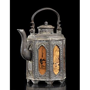 A PEWTER EWER China, 20th centuryMark to the ... 