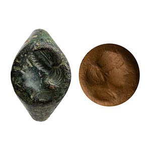 Hellenistic bronze Ring with engraved bezel: ... 