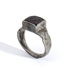 Roman silver Ring with glass paste; 3rd - ... 