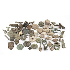 Group of several Roman bronze and lead ... 