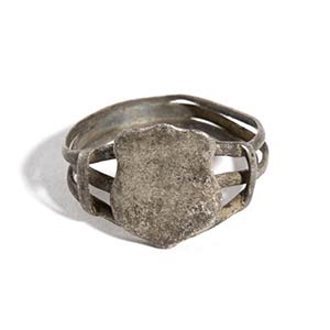Renaissance silver Ring with Shield; 16th - ... 