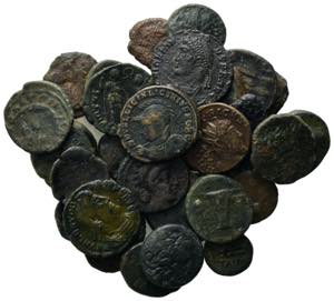 Mixed lot of 32 Greek and Roman Æ coins, to ... 