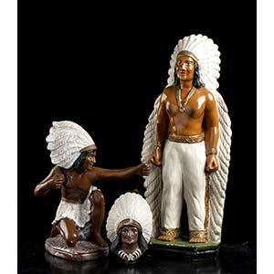 Lot of three Native American figurines ... 