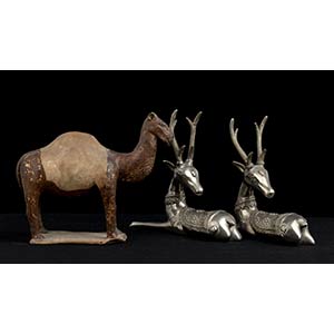 Lot of 3 animal sculptures Terracotta, ... 