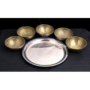 Lot of tray and 5 bowls in embossed metal ... 