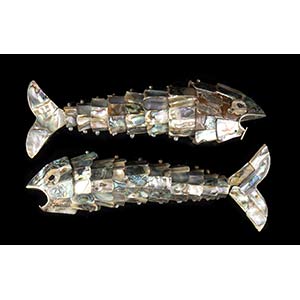 Lot of two mother-of-pearl fish 20 ... 