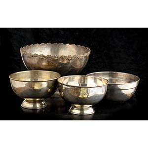 Four English silver plated bowls, early 20th ... 