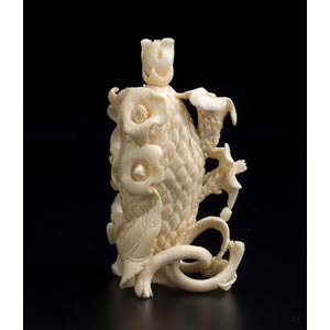 Lot - COMPANION IVORY TAOTIE CARVED SNUFF BOTTLES