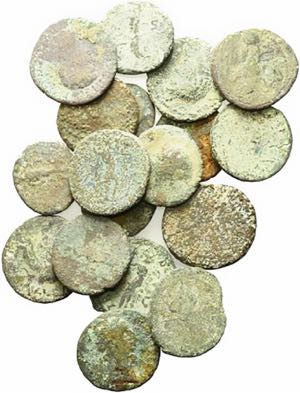 Lot of 18 Roman Imperial Æ coins, to be ... 