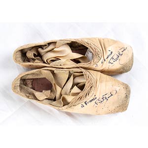 UnidentifiedSigned dance shoesPair of pink ... 