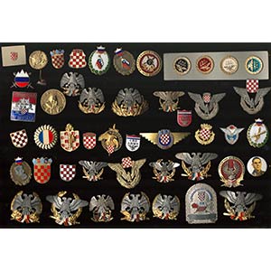 YUGOSLAVIALot of 100 metal badges from the ... 