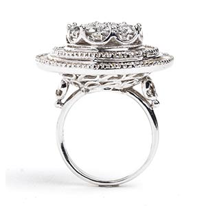 White gold ring with diamond ... 
