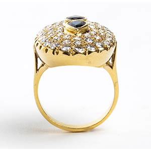 Gold ring with pair of sapphires ... 