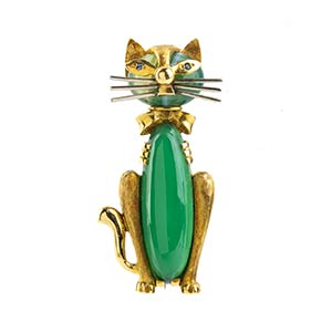 Gold brooch depicting a cat with chrysoprase ... 