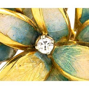 Gold floral brooch with aventurine ... 