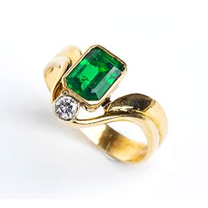 Emerald diamond gold ring Yellow gold, set ... 