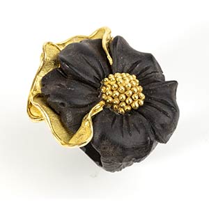 Jet gold ring featuring a flower 18k yellow ... 