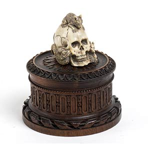 Memento Mori, box with German bone skull - ... 