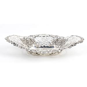  English Victorian sterling silver basket - ... 