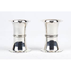 Two English Victorian stering silver vases - ... 