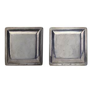 A pair of silver small dishes - ... 
