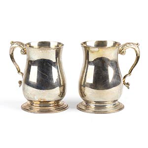 Two English silver mugs - Birmingham 1965, ... 