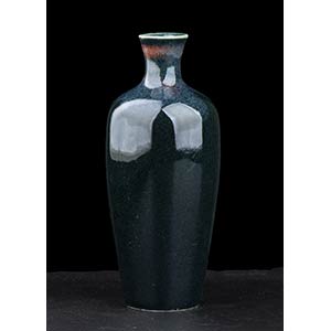 A DARK GREEN GLAZED PORCELAIN SMALL MEIPING ... 
