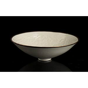 A DING-TYPE GLAZED CERAMIC BOWL WITH ... 