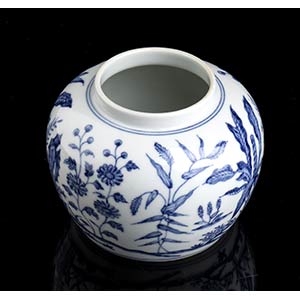 A BLUE AND WHITE PORCELAIN SMALL ... 