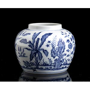 A BLUE AND WHITE PORCELAIN SMALL JARChina, ... 