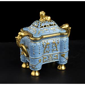 A TURQUOISE GLAZED AND GILT PORCELAIN SMALL ... 
