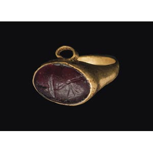 Small Roman gold finger ring with garnet ... 