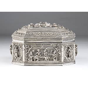 Silver octagonal box - Burma, 19th ... 
