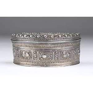 Half-moon silver box - Burma, 19th ... 